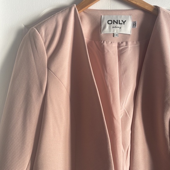 Vest tailor in pink/peach color - Picture 2 of 5